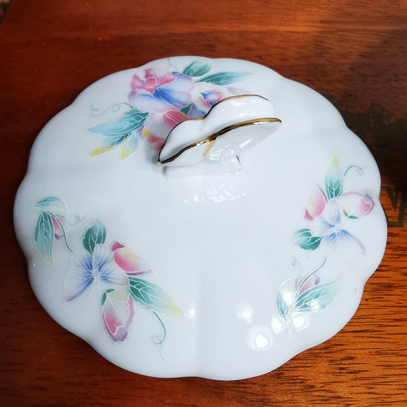 Vintage Aynsley Fine Bone China Little Sweetheart Lidded Butterfly Trinket Dish - Picture 7 of 17